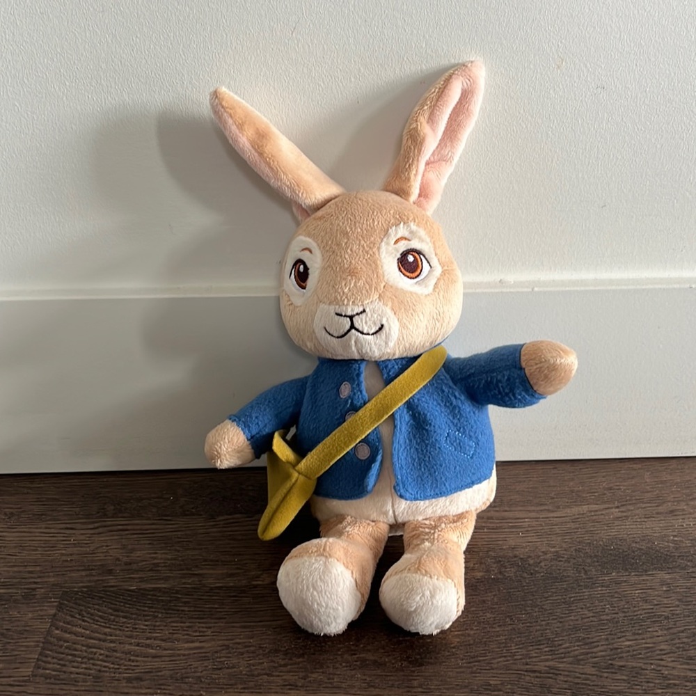 Peter Rabbit stuffy with voice